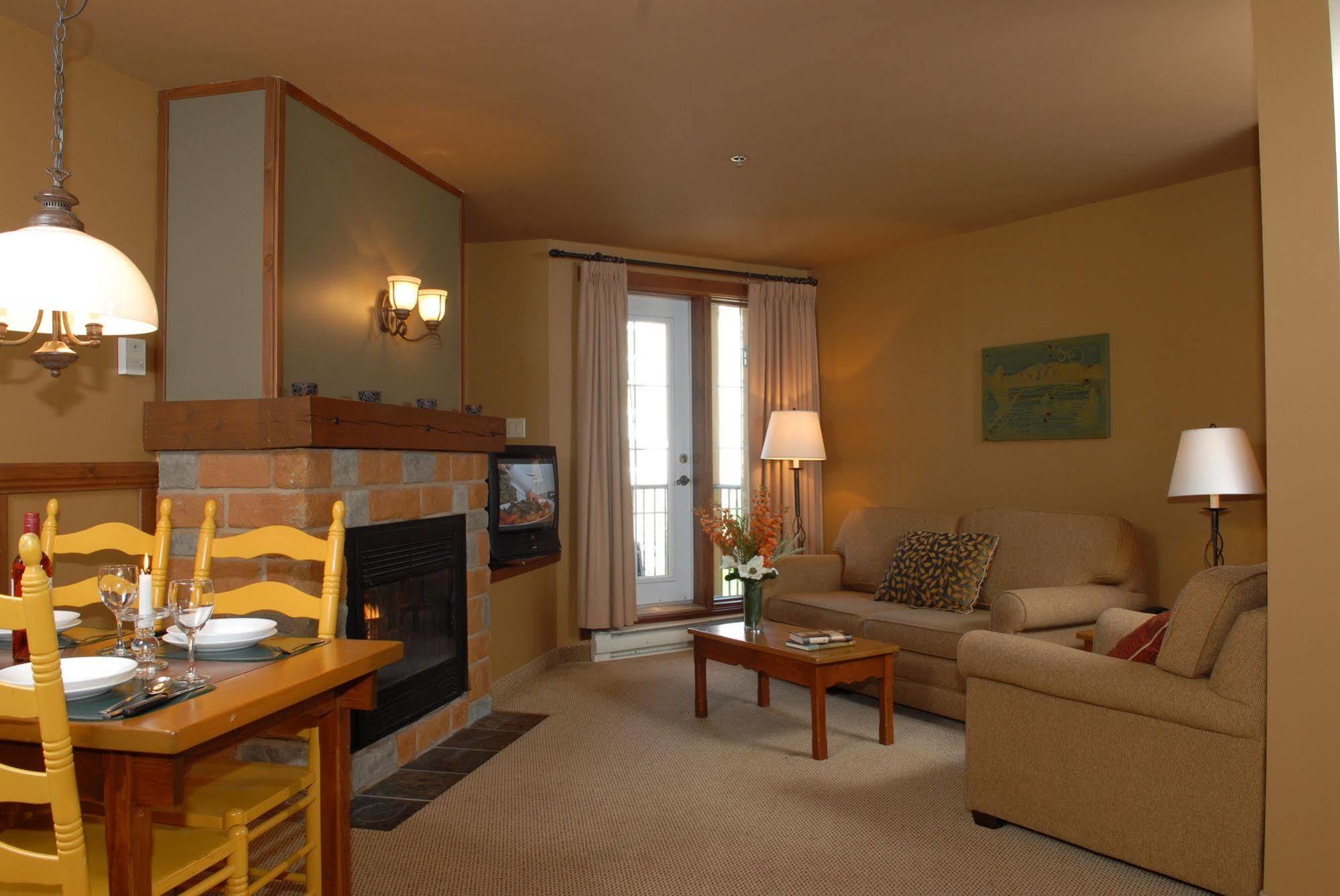 Tour Des Voyageurs Hotell Mont-Tremblant Exteriör bild
